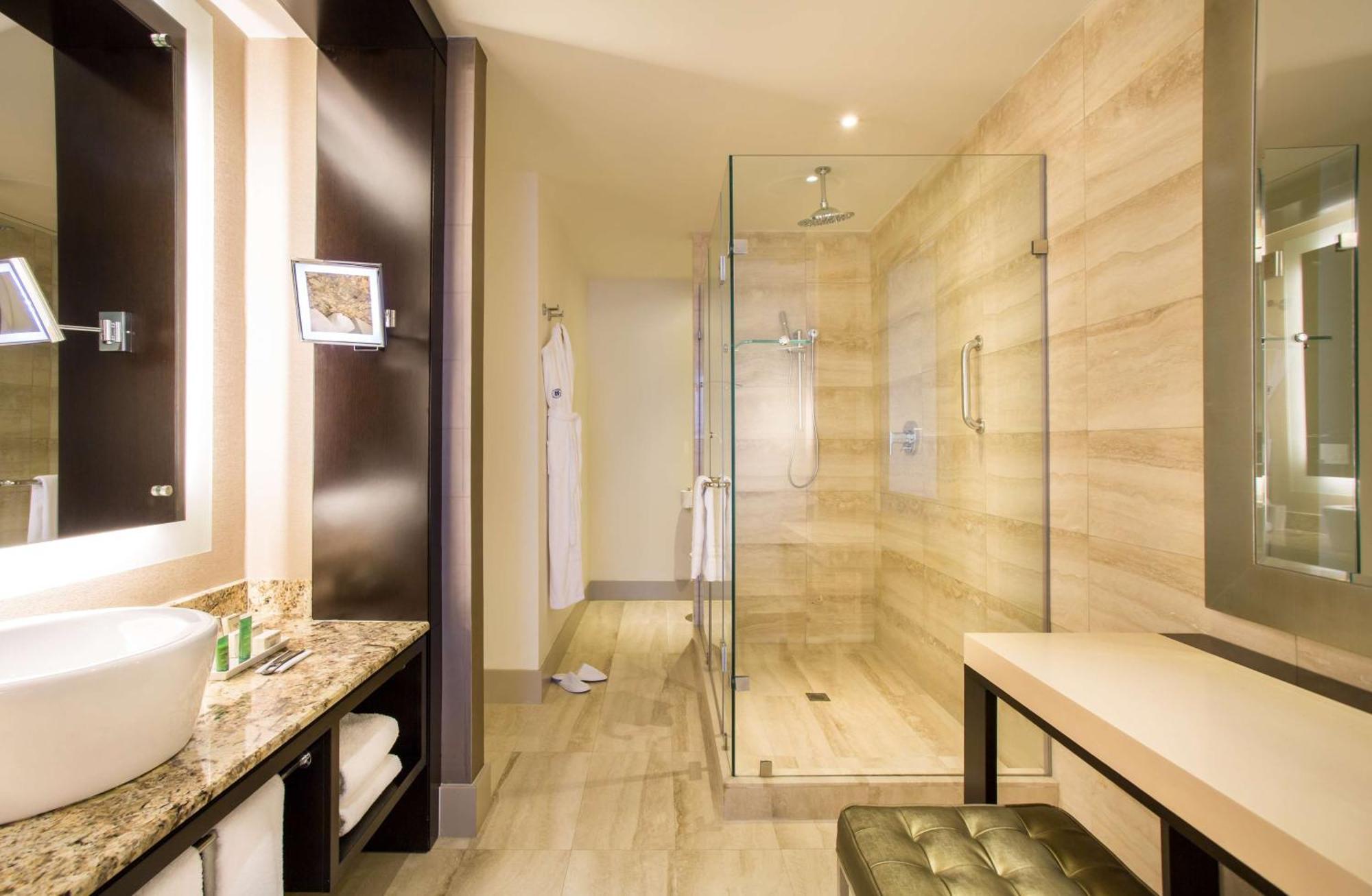 Hilton Hotel 4*